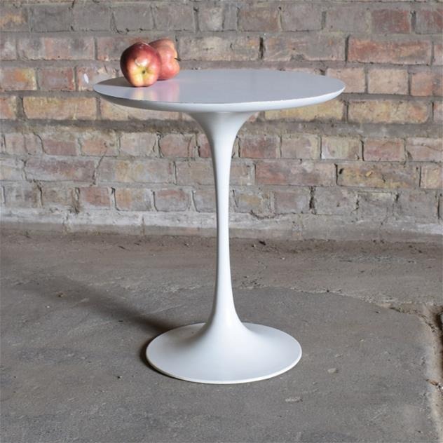 Arkana Tulip Side Table